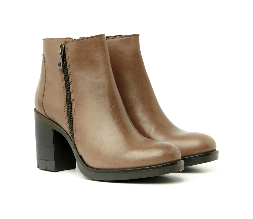 BOOTS ANN TUIL ISIS – Image 6