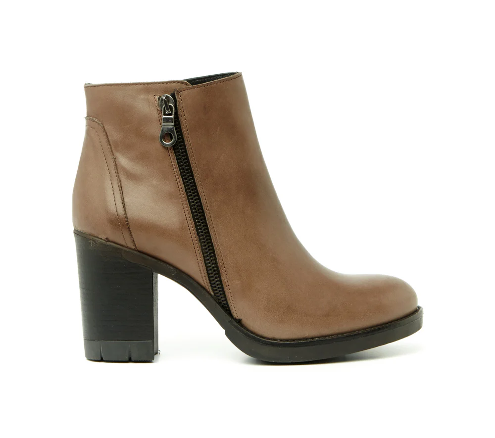 BOOTS ANN TUIL ISIS