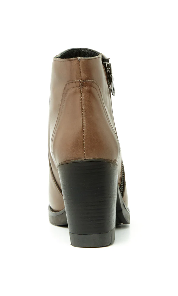BOOTS ANN TUIL ISIS – Image 5