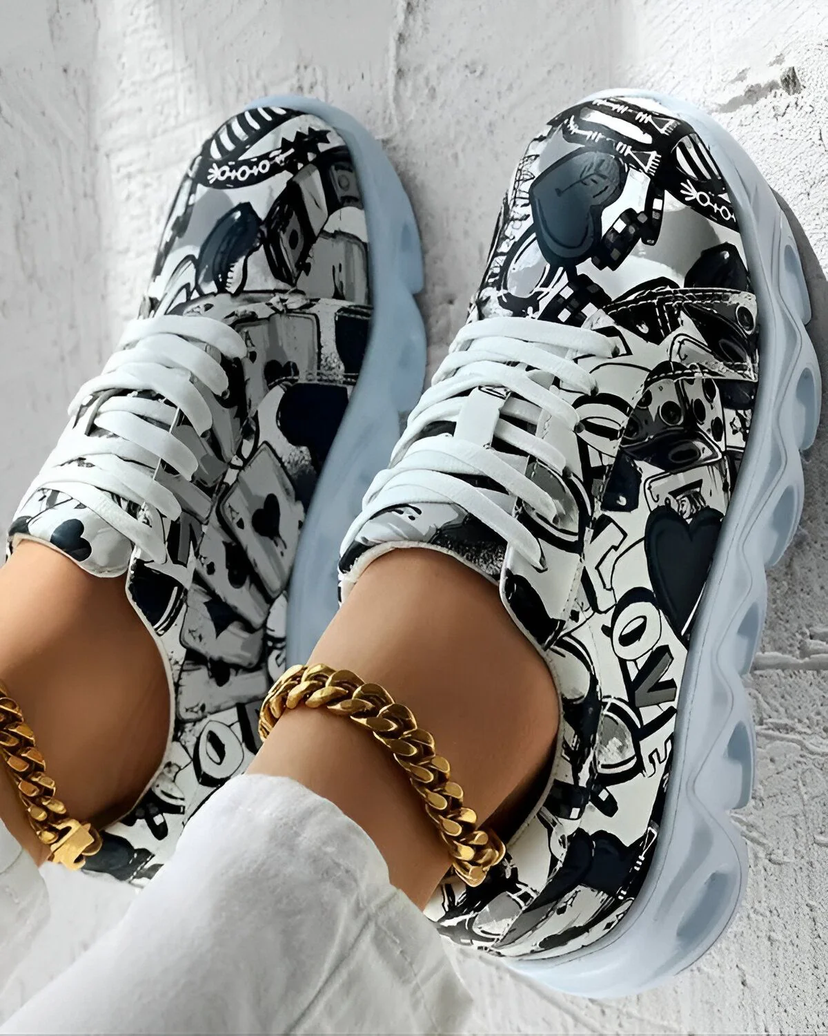 Baskets à lacets à bout rond et imprimé dessin animé – Image 3