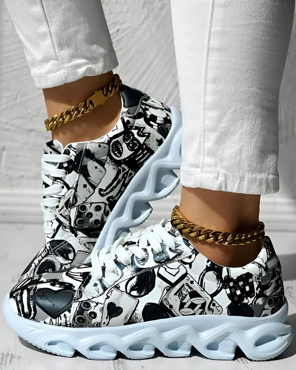 Baskets à lacets à bout rond et imprimé dessin animé – Image 6