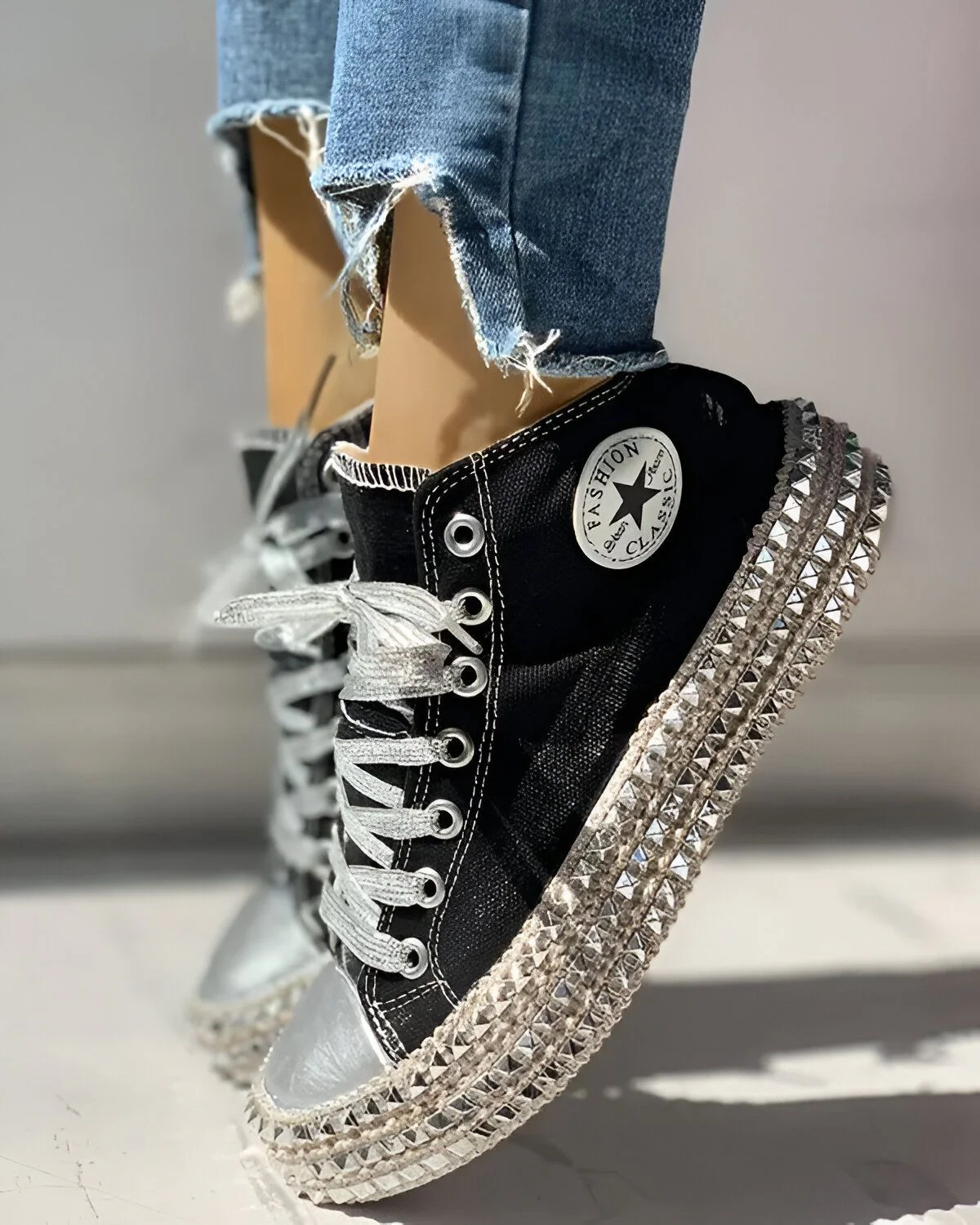 Baskets à lacets à œillets et décor clouté à imprimé léopard – Image 3