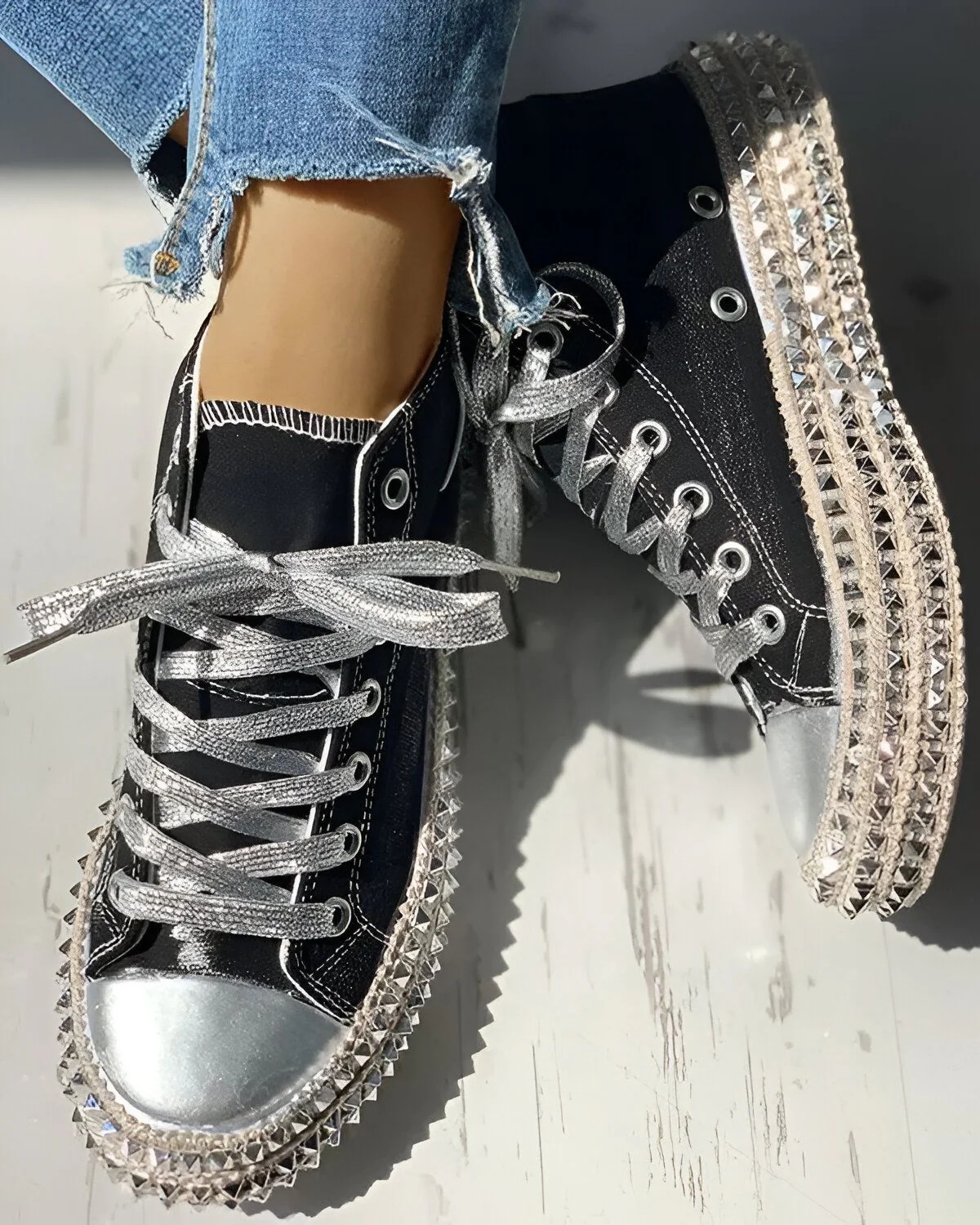 Baskets à lacets à œillets et décor clouté à imprimé léopard – Image 6