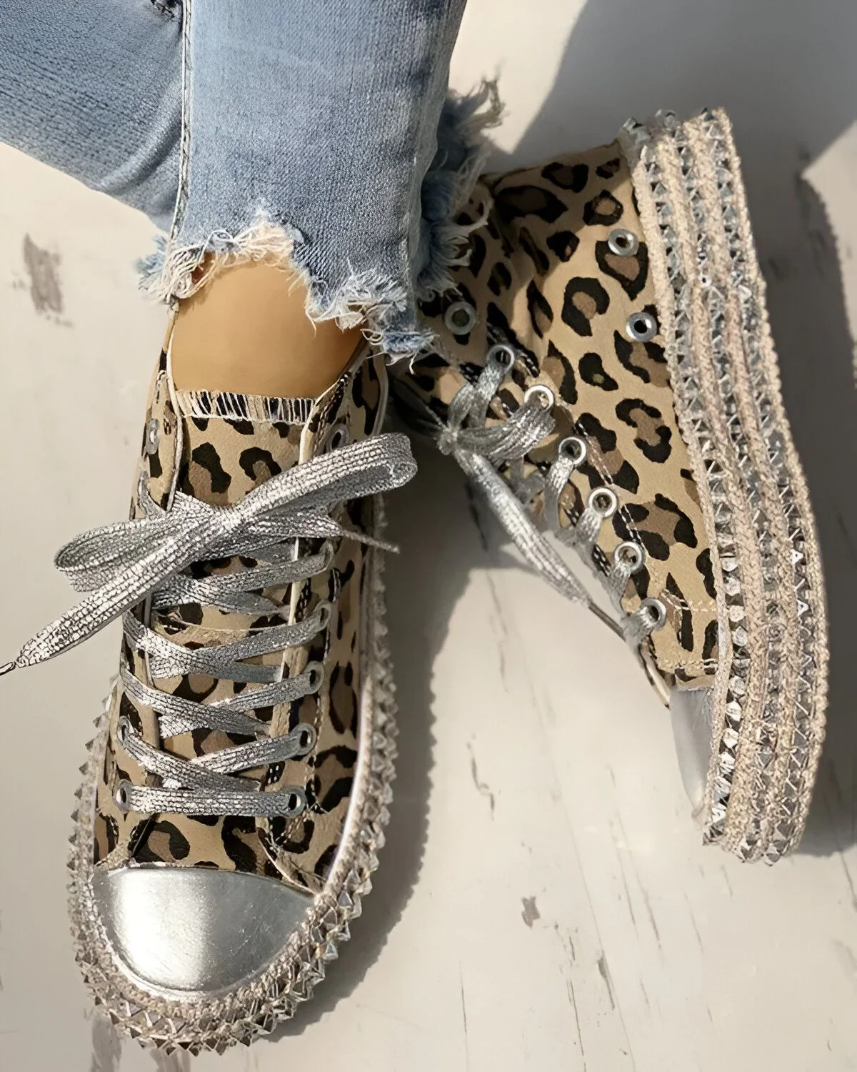 Baskets à lacets à œillets et décor clouté à imprimé léopard – Image 8