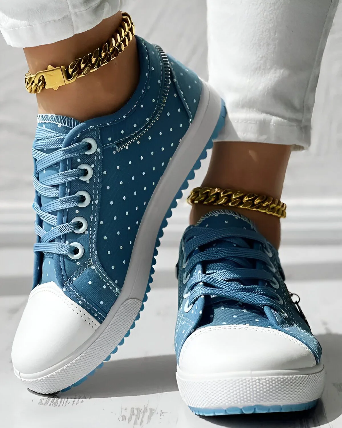 Baskets à lacets et bout rond imprimé à pois – Image 9