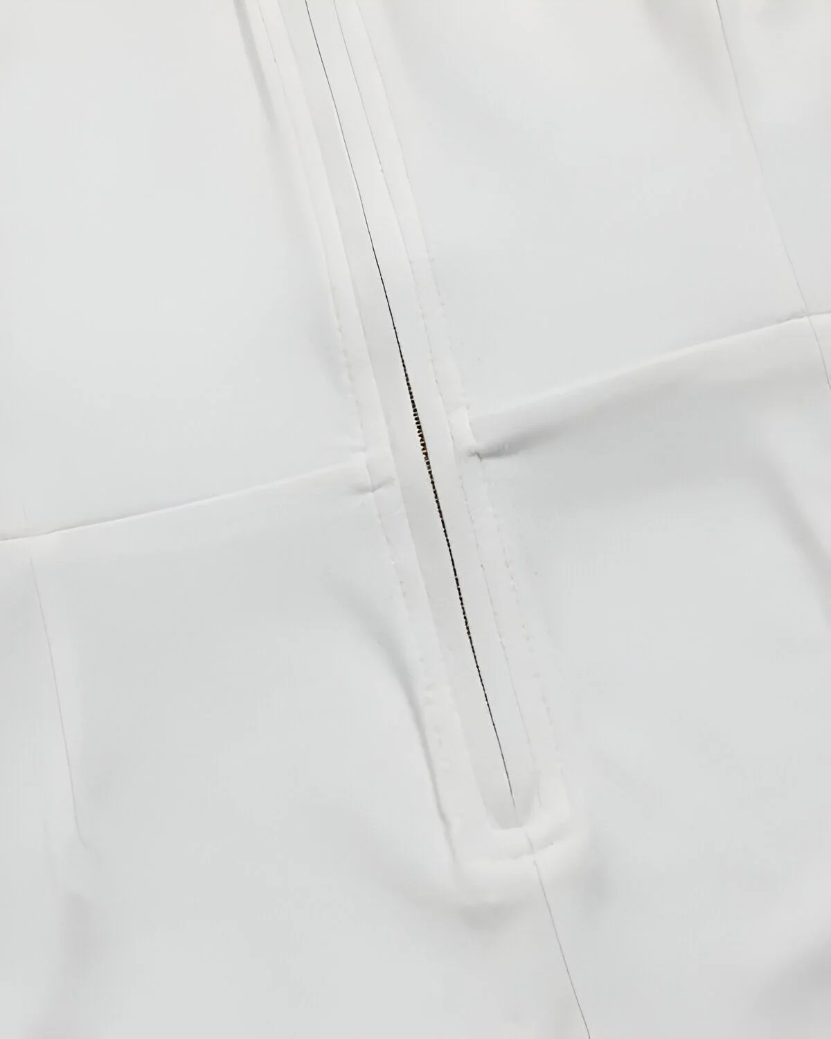 Body sans manches à col en V et fermeture éclair sur le devant – Image 6