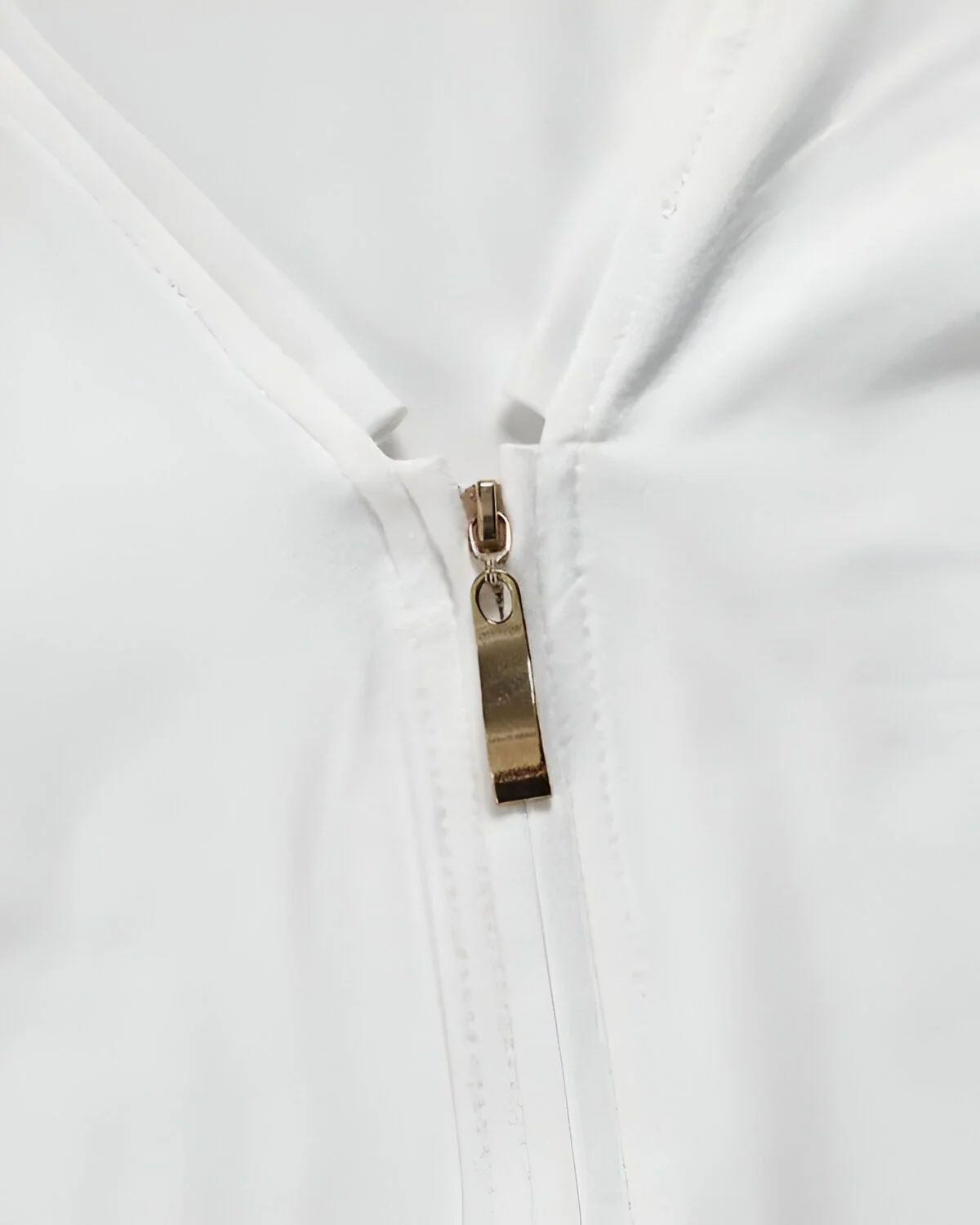 Body sans manches à col en V et fermeture éclair sur le devant – Image 7