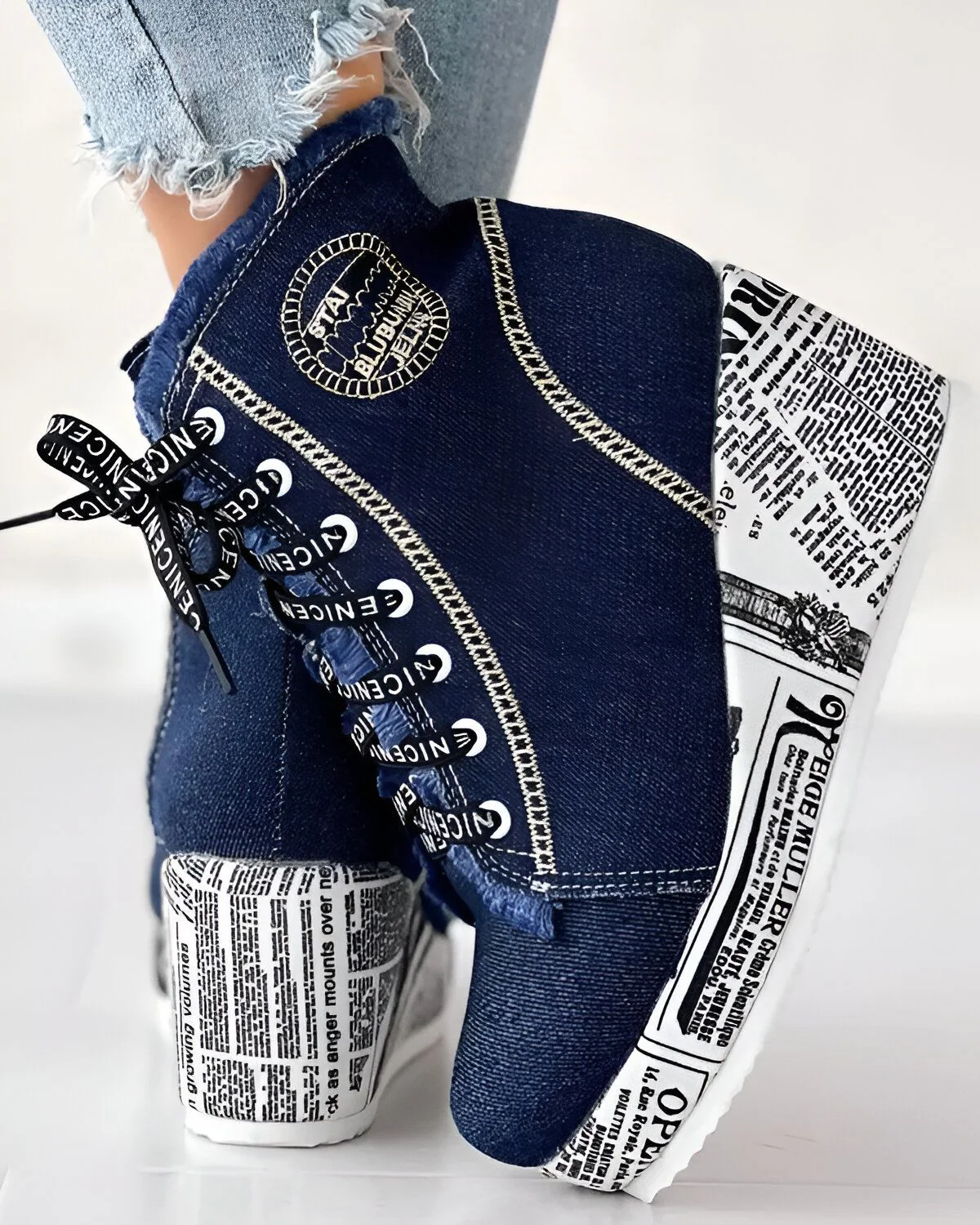 Bottines compensées en denim à lacets et ourlet brut – Image 3