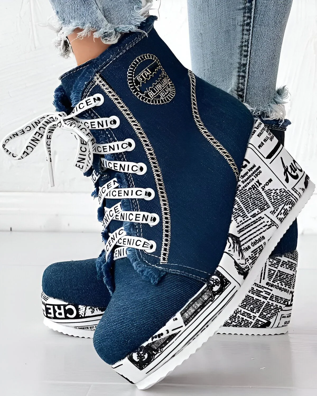 Bottines compensées en denim à lacets et ourlet brut – Image 9
