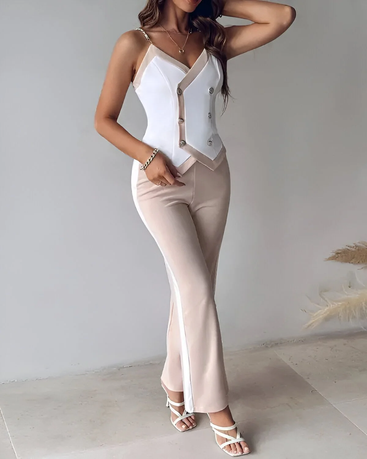 Ensemble caraco à double boutonnage et bretelles en chaîne et pantalon droit – Image 6