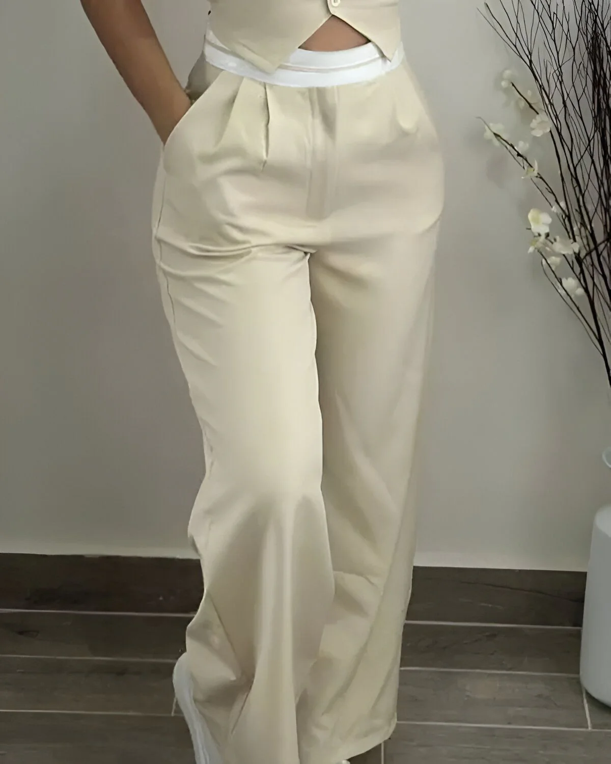 Ensemble débardeur boutonné à col en V et pantalon design à poches – Image 3