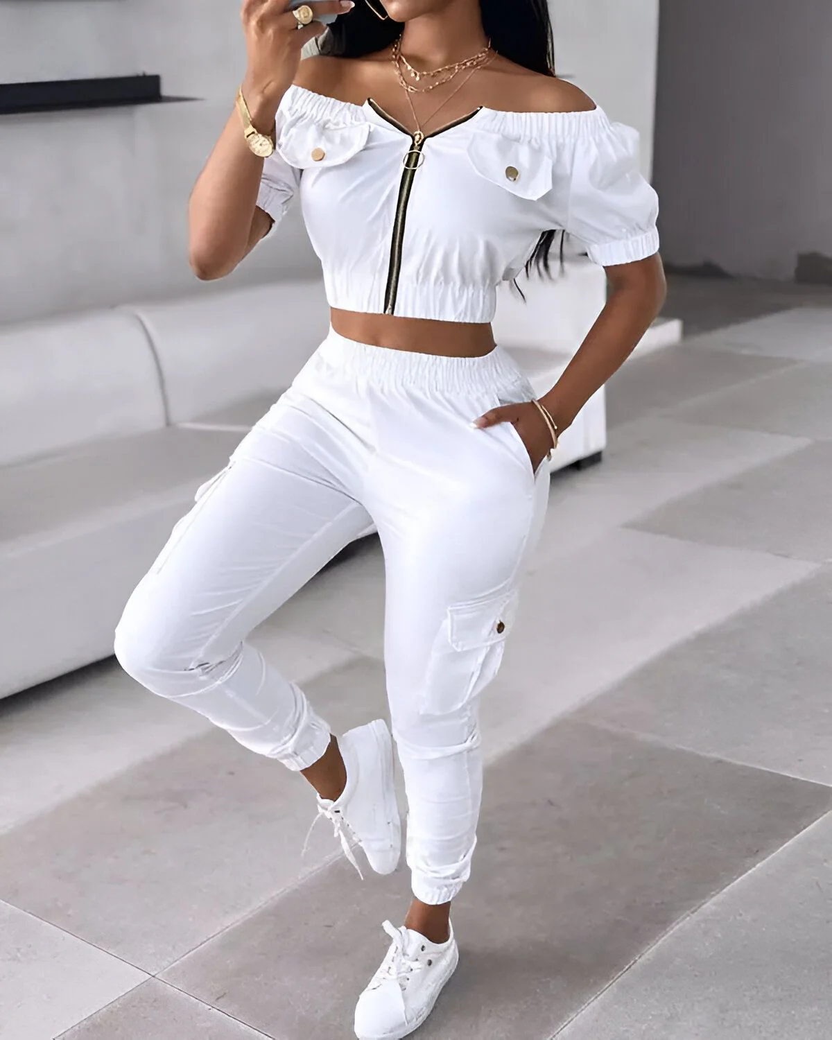 Ensemble haut à épaules dénudées et pantalon à revers avec fermeture éclair – Image 6