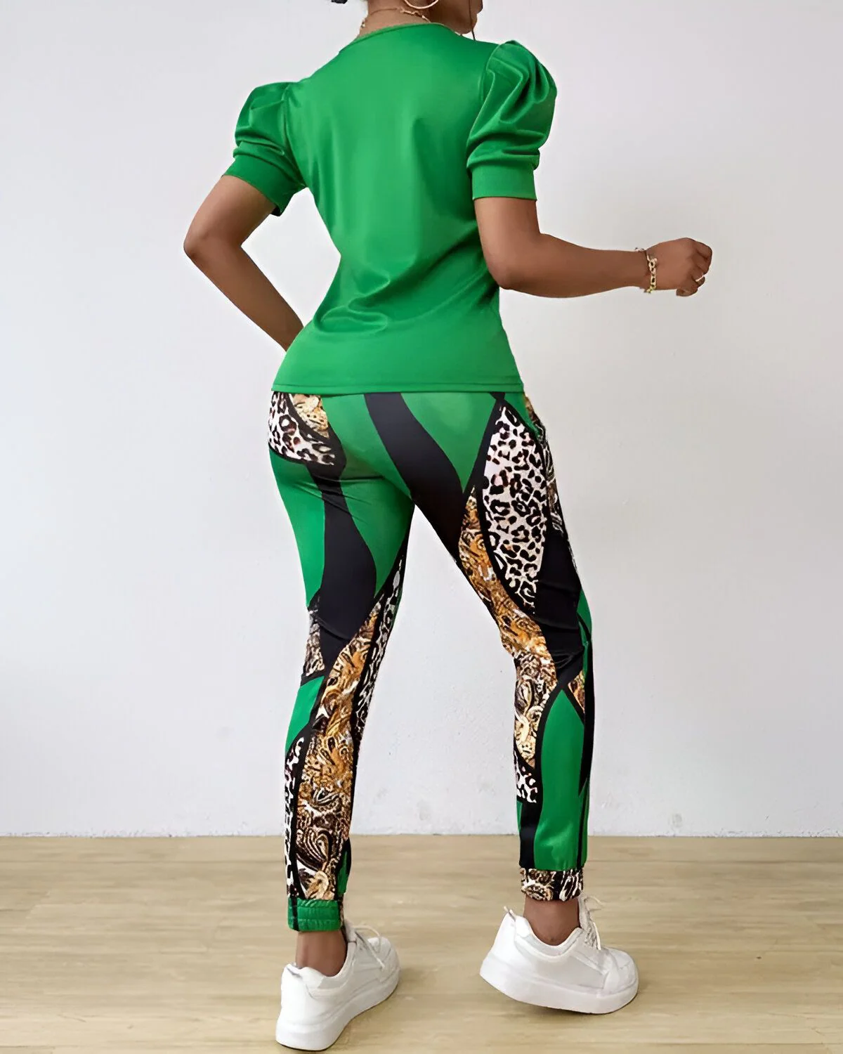 Ensemble haut à manches bouffantes et pantalon à imprimé léopard baroque – Image 3