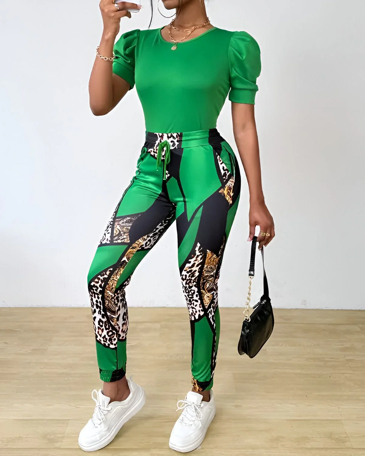 Ensemble haut à manches bouffantes et pantalon à imprimé léopard baroque – Image 4