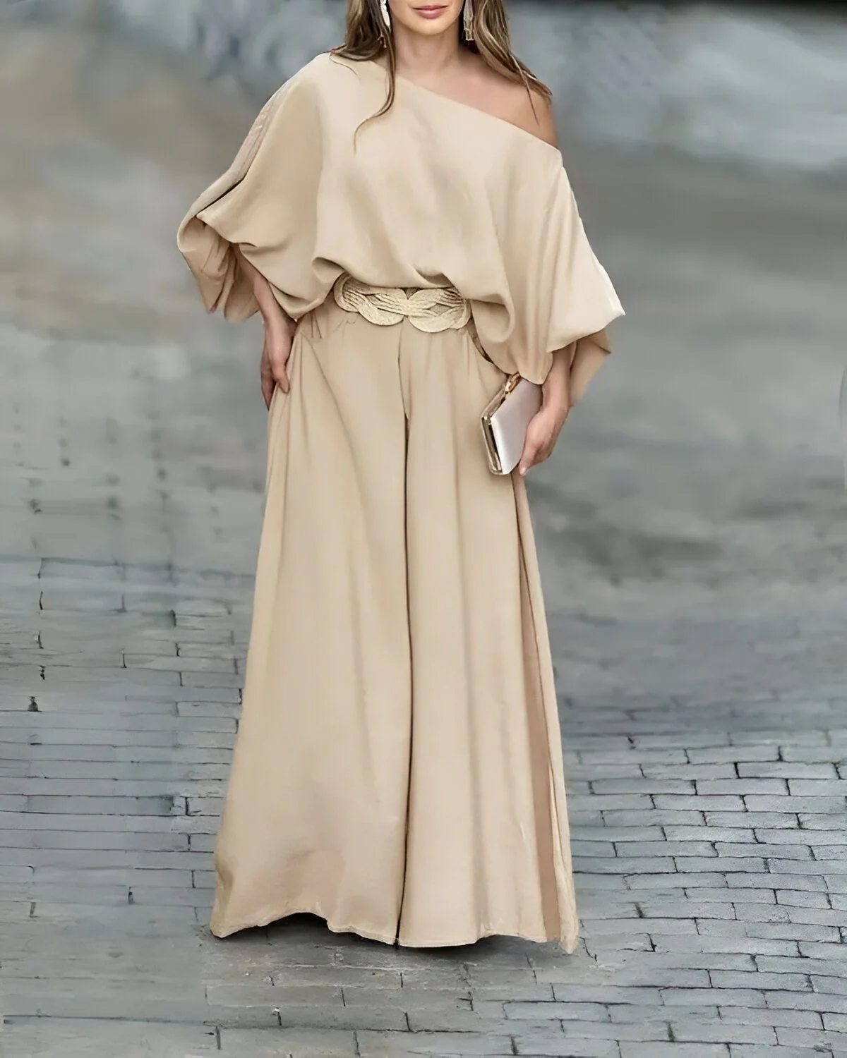 Ensemble haut à manches lanternes et pantalon large à col asymétrique