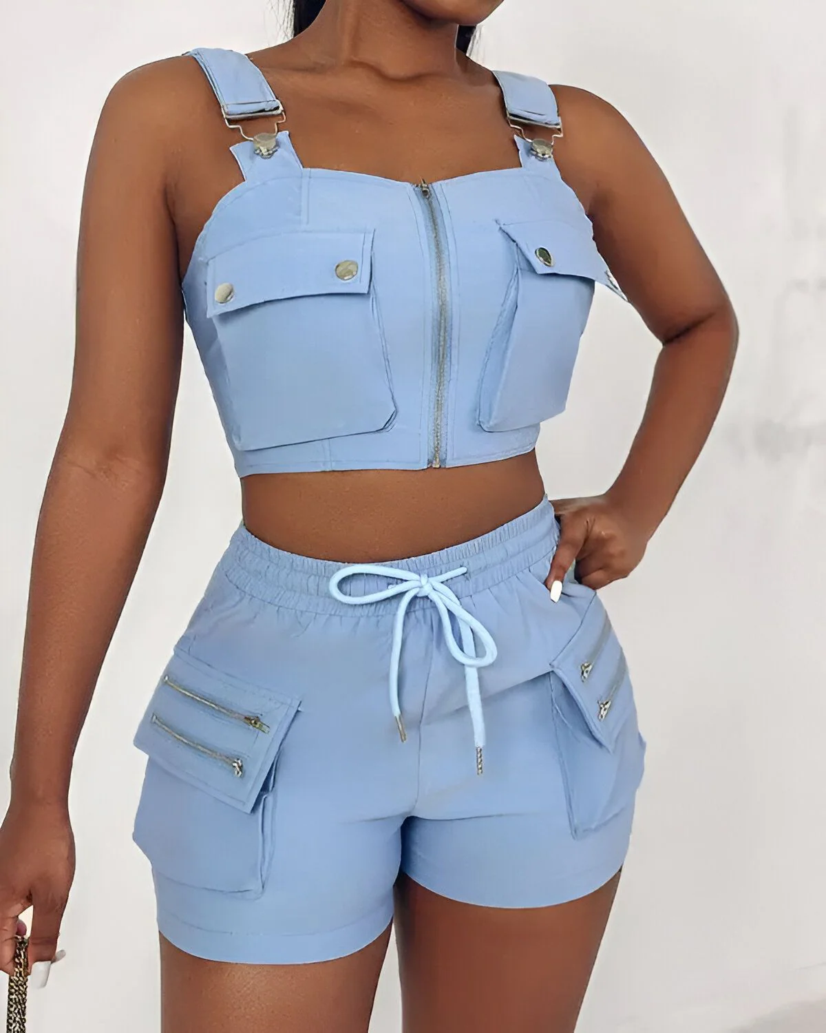 Ensemble haut caraco avec poche à bouton-pression et short à fermeture éclair – Image 2