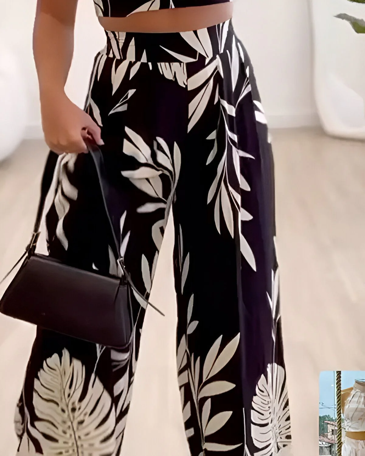 Ensemble haut court à imprimé tropical rayé avec pantalon large – Image 3