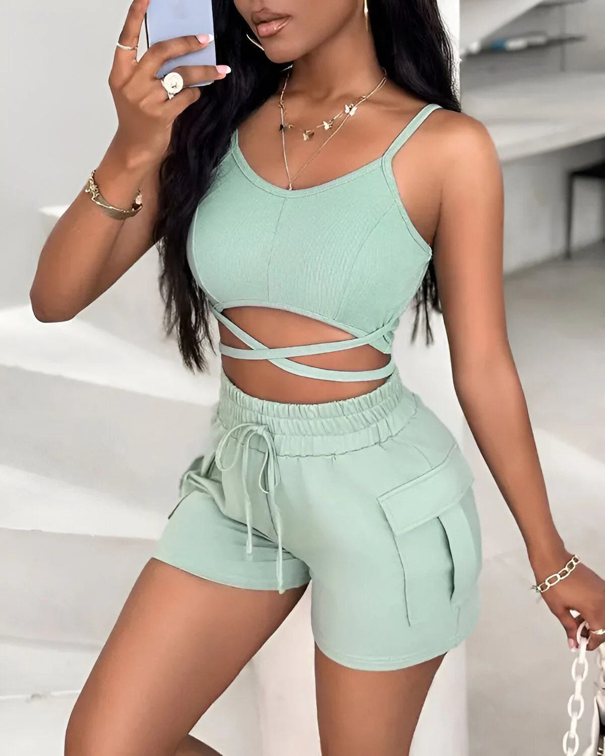 Ensemble haut croisé et short avec poches à cordon de serrage – Image 7