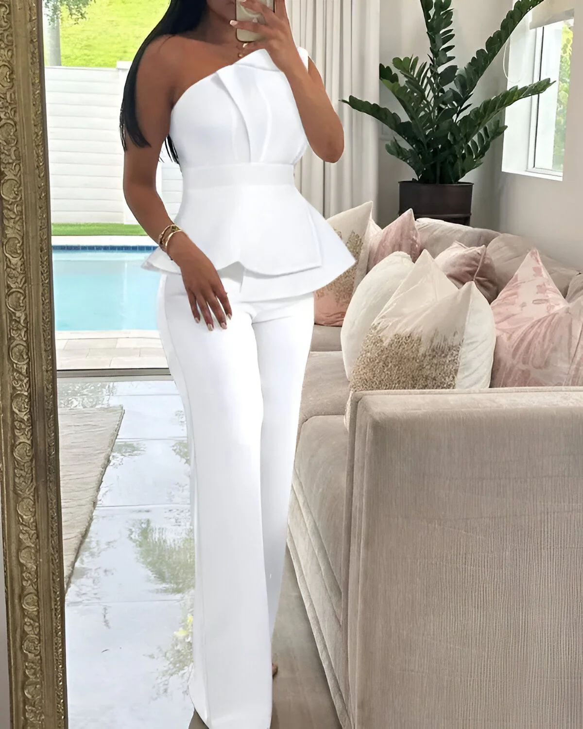 Ensemble haut froncé à une épaule et pantalon droit