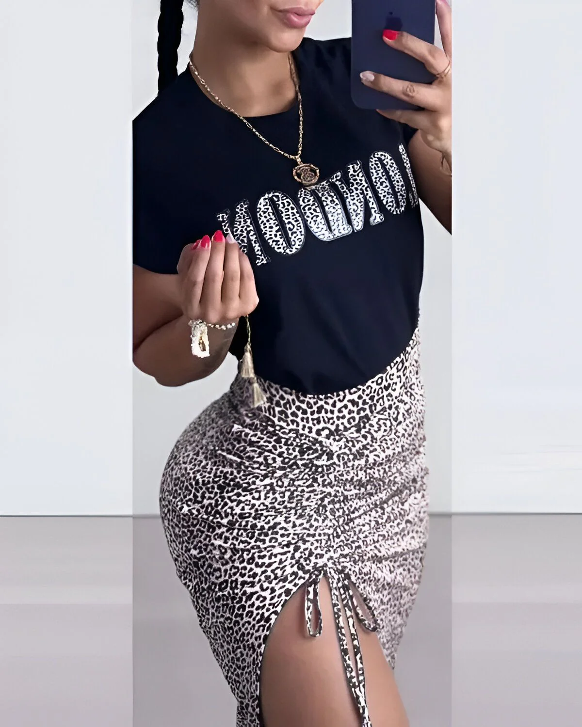 Ensemble haut imprimé léopard et jupe fendue à cordon de serrage – Image 2