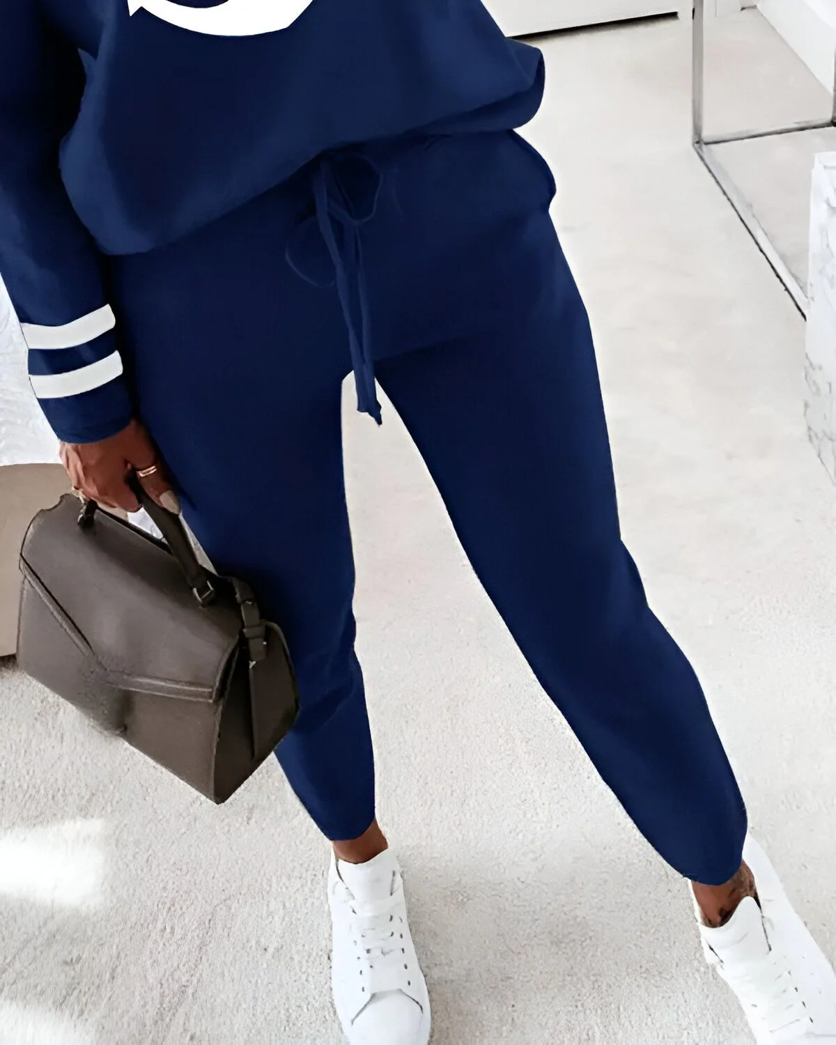 Ensemble haut rayé à imprimé ancre et pantalon à poches – Image 3