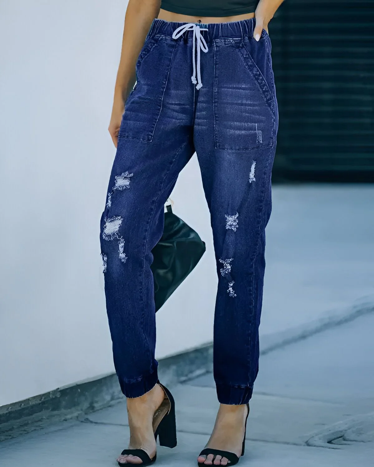 Jean design avec poche déchirée et cordon de serrage – Image 5