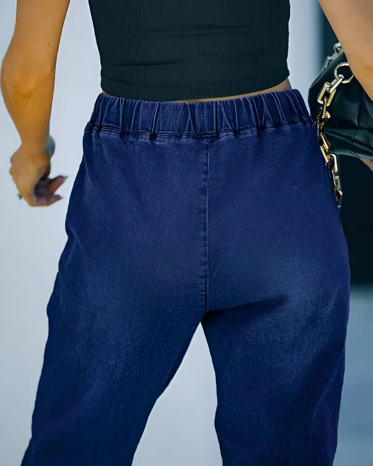 Jean design avec poche déchirée et cordon de serrage – Image 7