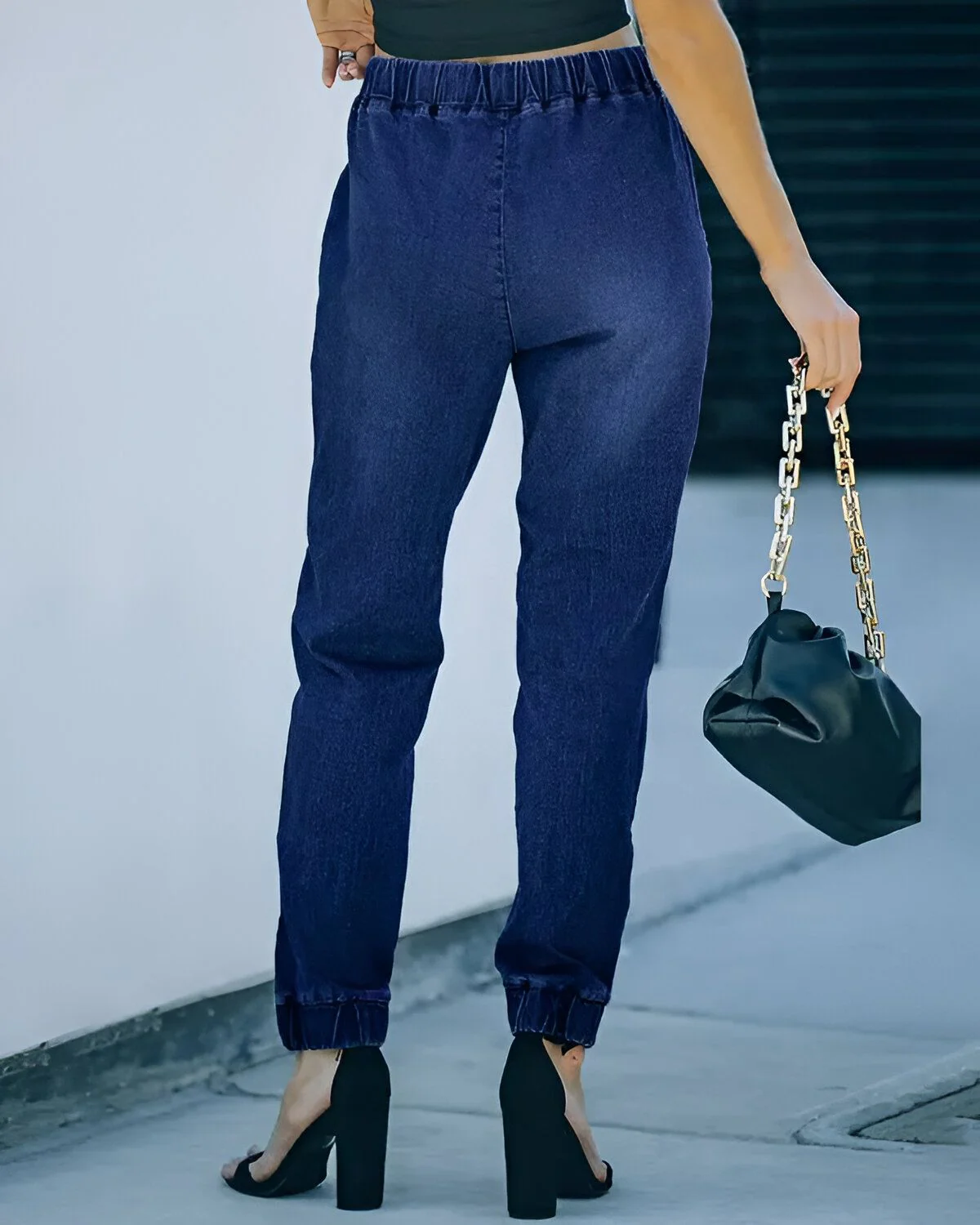 Jean design avec poche déchirée et cordon de serrage – Image 8