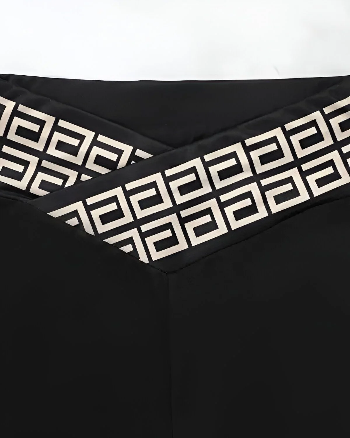 Pantalon bootcut large à taille superposée avec patch à bande géométrique – Image 6