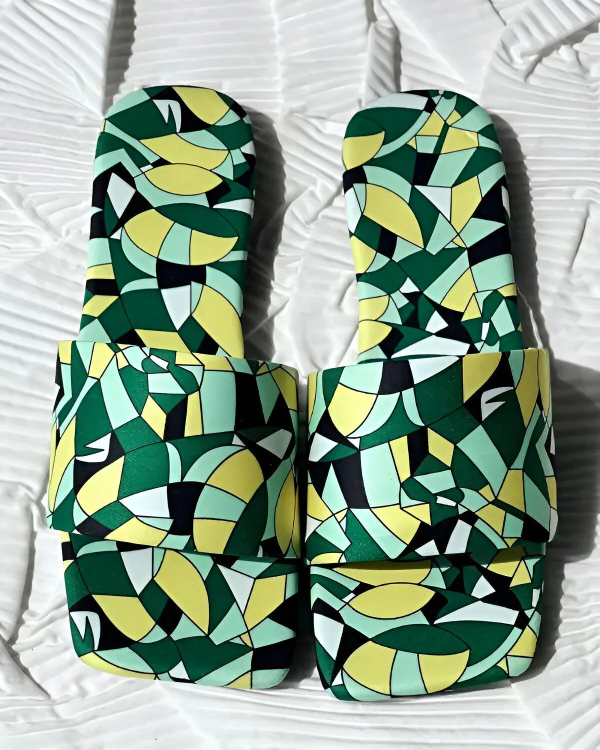 Pantoufles à bout carré à rayures arc-en-ciel – Image 5