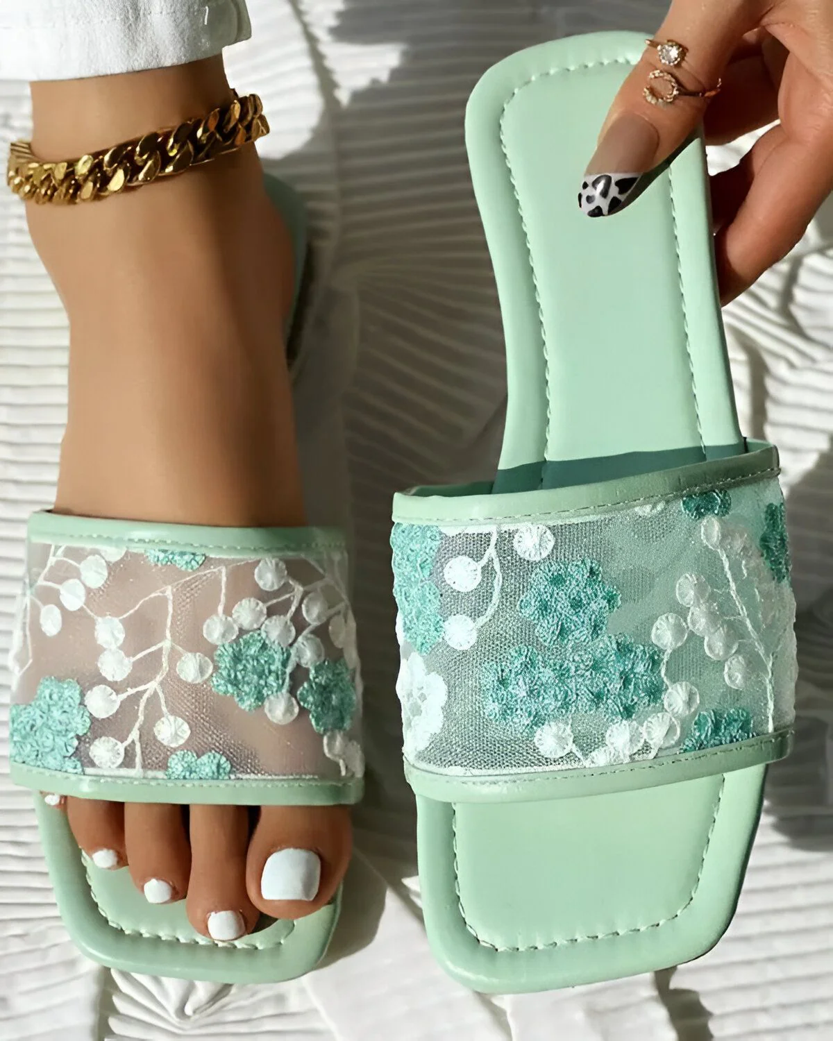 Pantoufles à bout carré avec patch en dentelle à motif floral – Image 9