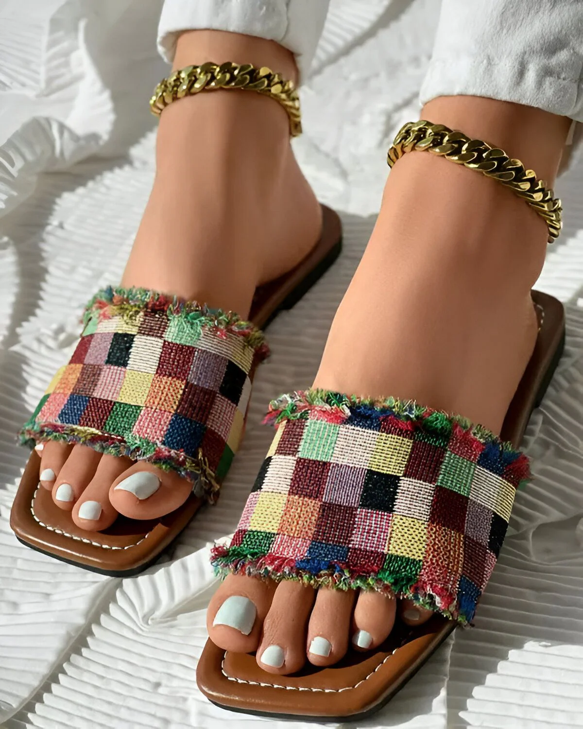 Pantoufles à ourlet à franges et motif à carreaux color block – Image 4