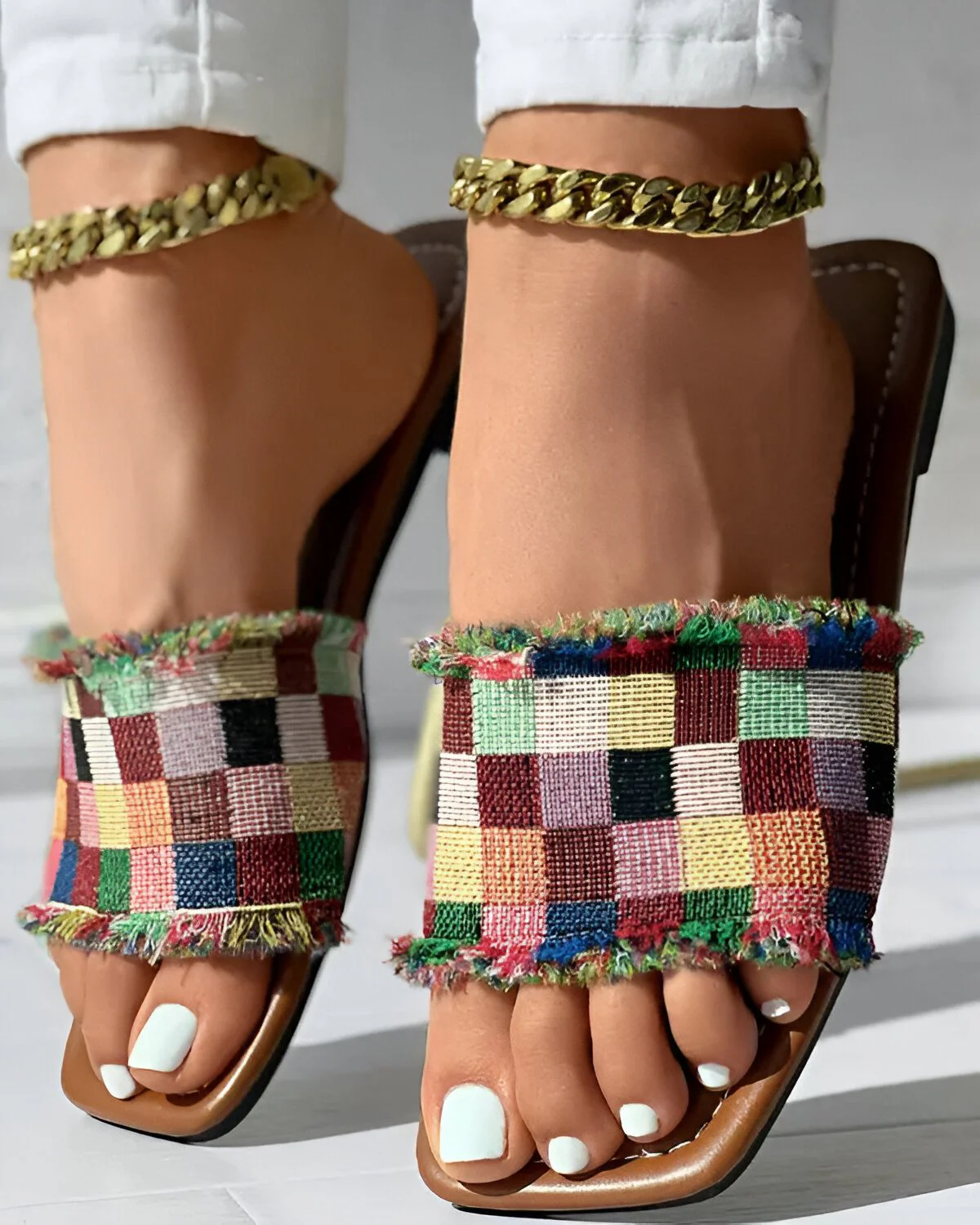 Pantoufles à ourlet à franges et motif à carreaux color block – Image 7