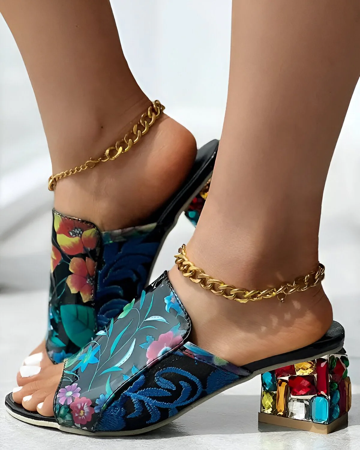 Pantoufles compensées brodées de plantes à décor de cristal – Image 4