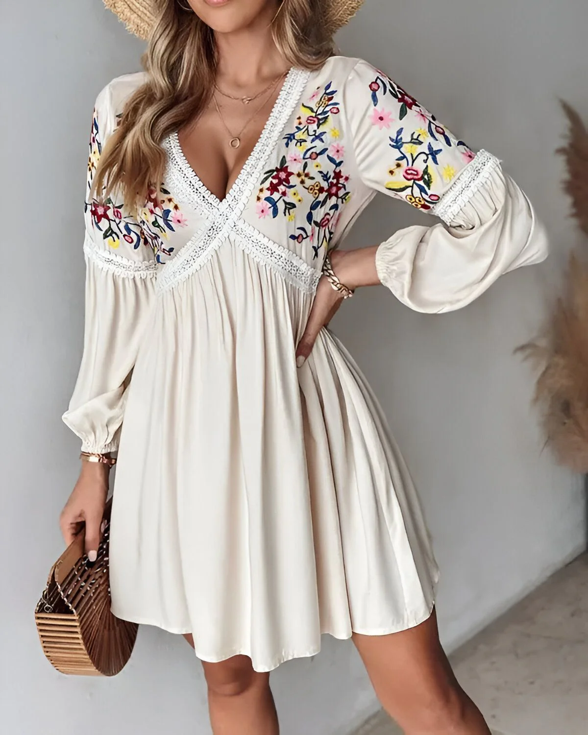 Robe décontractée à petites fleurs et patch en dentelle brodée – Image 2