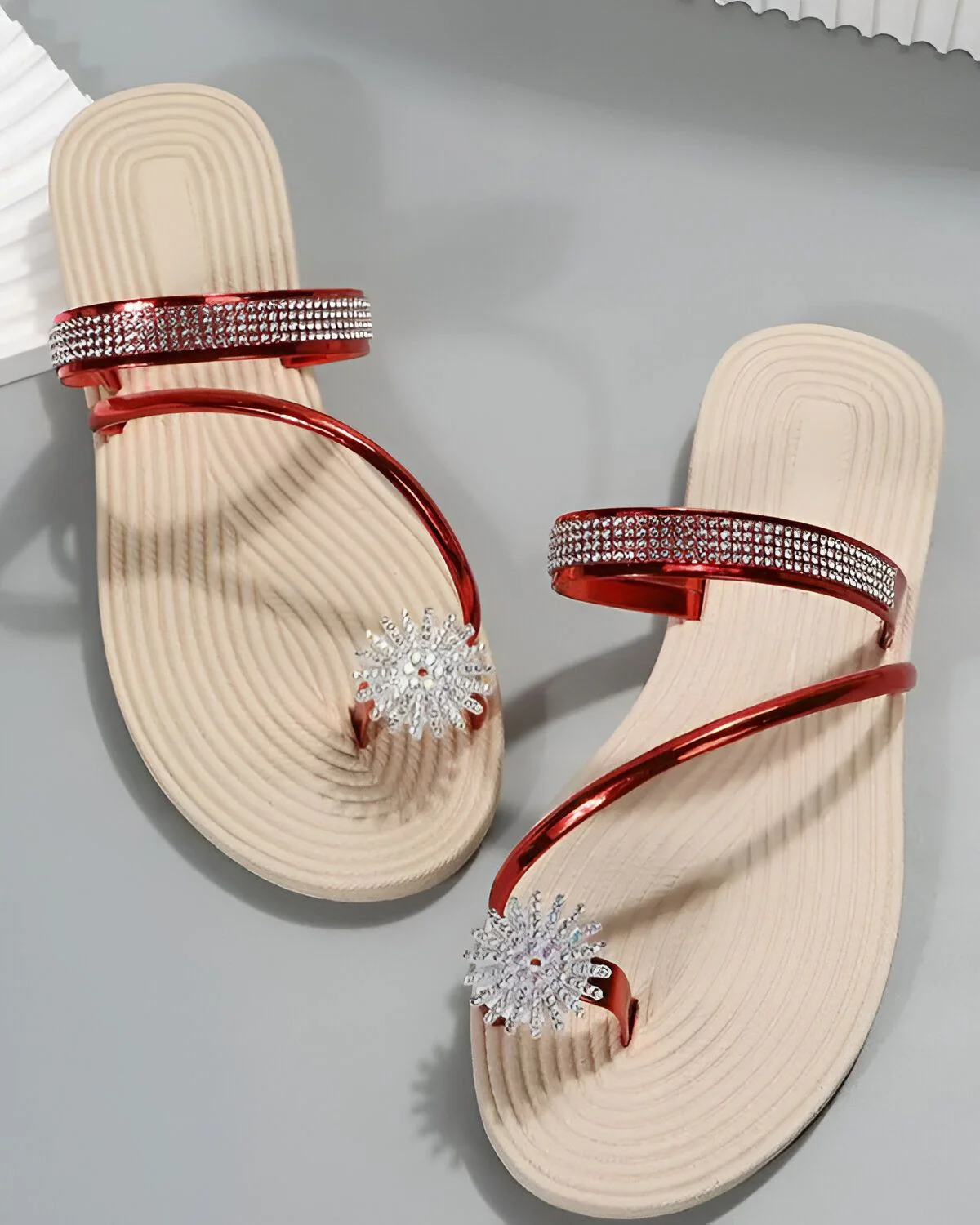 Tongs de plage à motif floral avec strass – Image 8